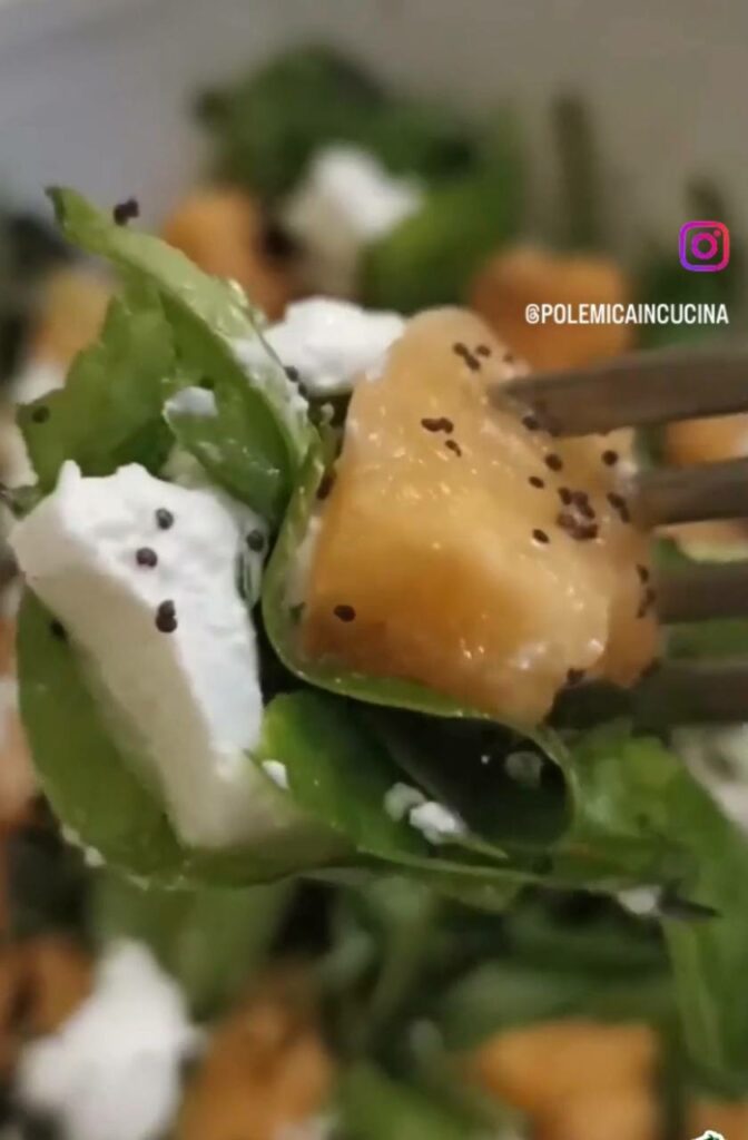 SUPER SALAD con spinacio, melone e caprino.