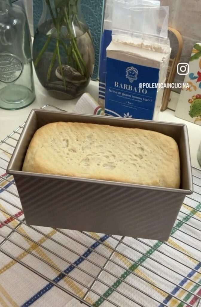 Pane in casetta fatto in casa.