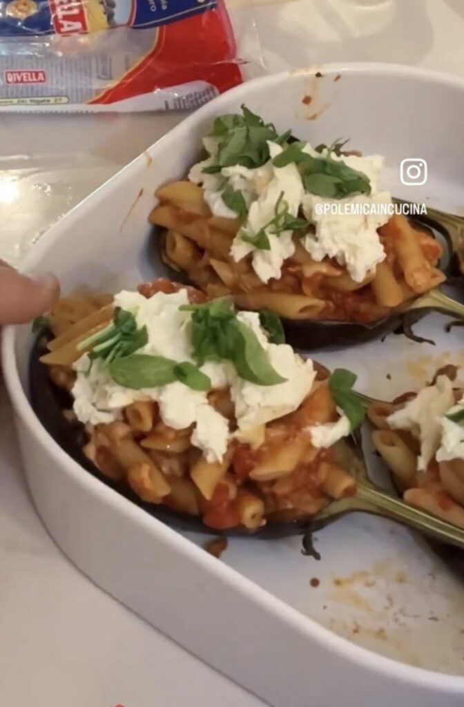 Pasta in barca di melanzane